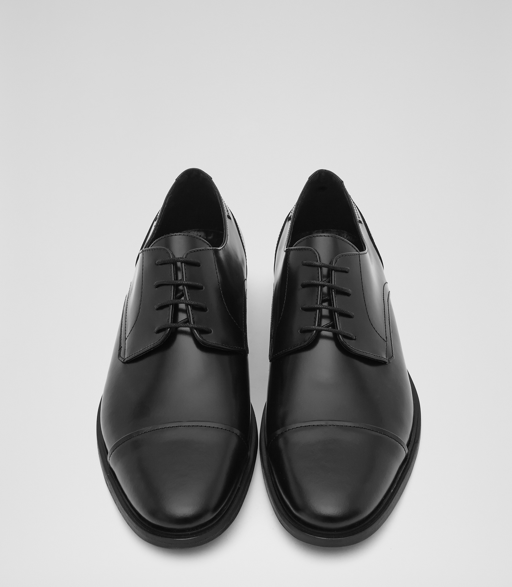 toe cap derby shoes