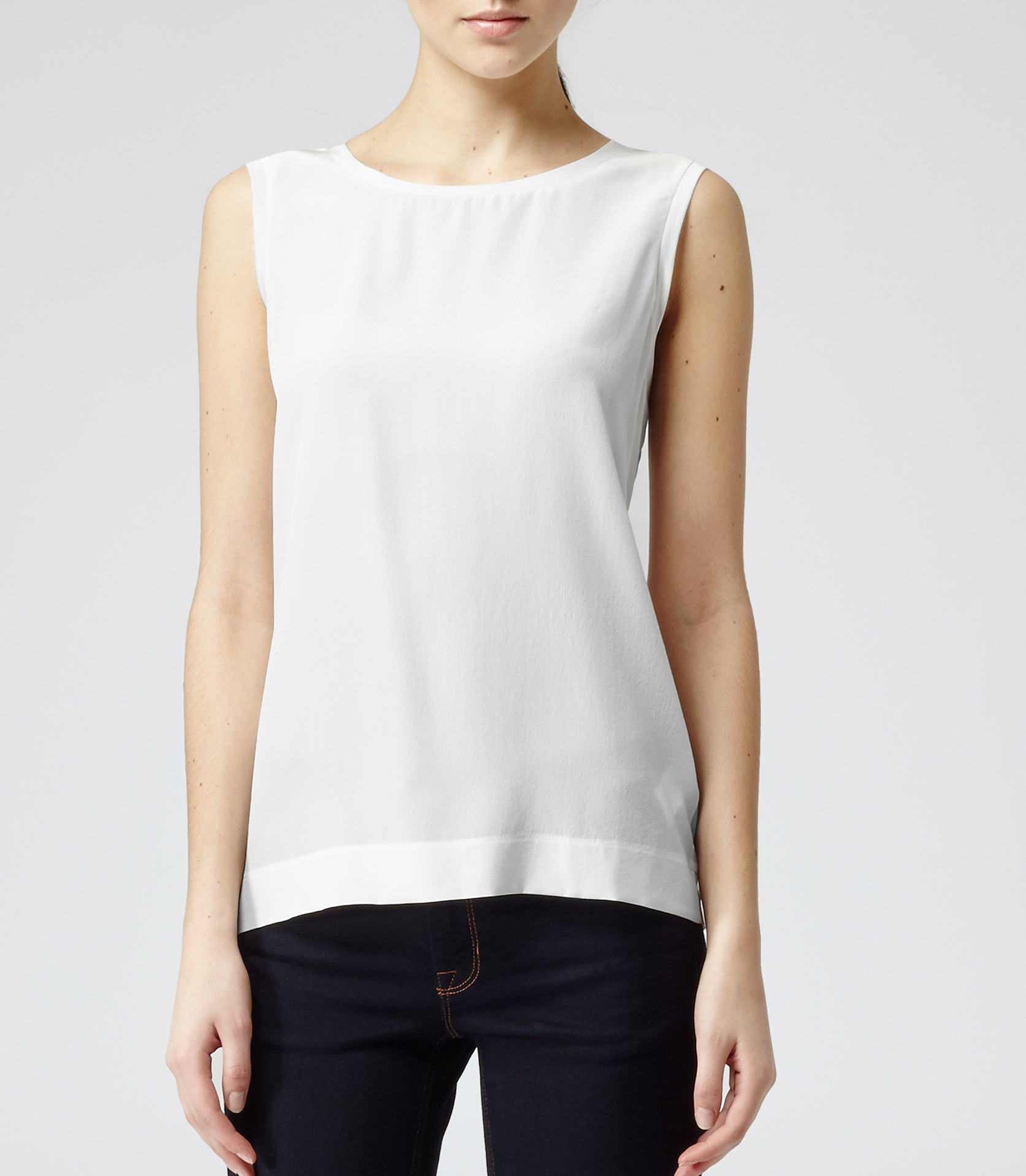 How To Wear White Sleeveless Tops