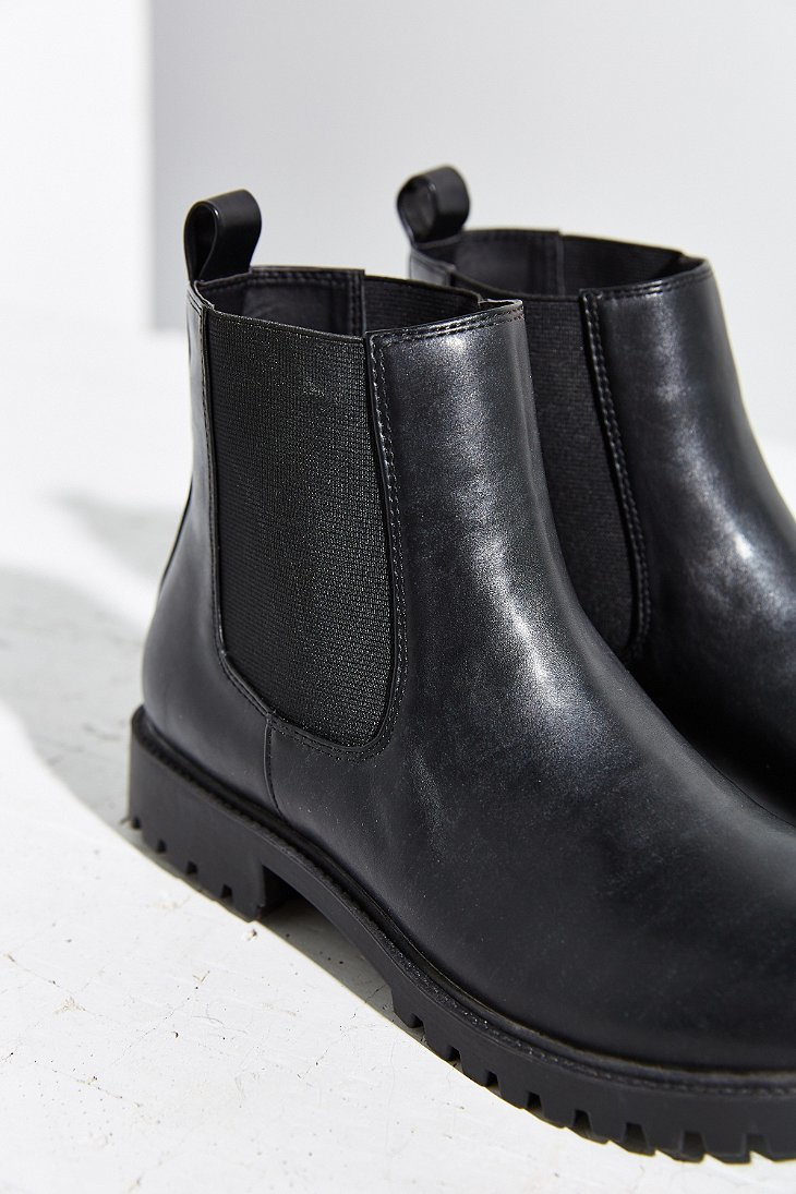 Urban Outfitters Leather Simple Chelsea Boot in Black | Lyst