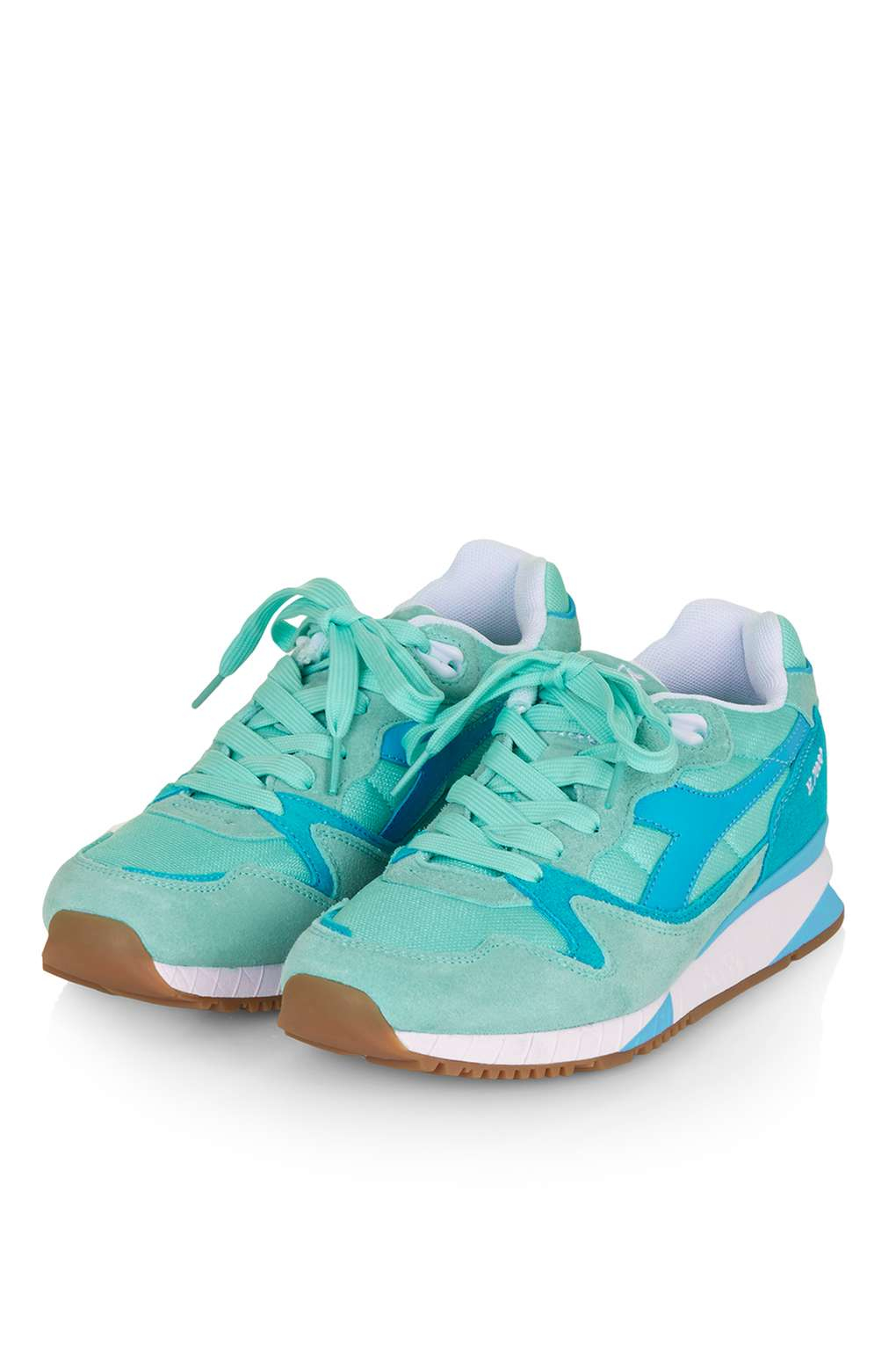 diadora v700