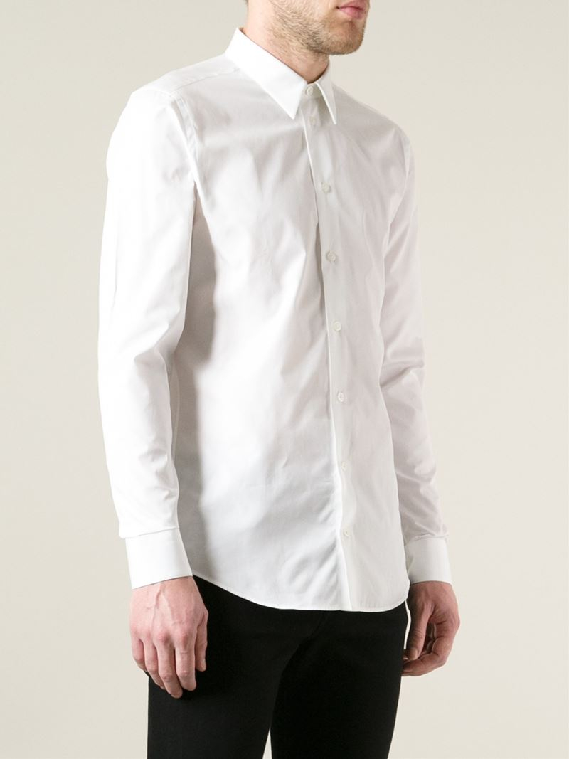 pointed shirt collar