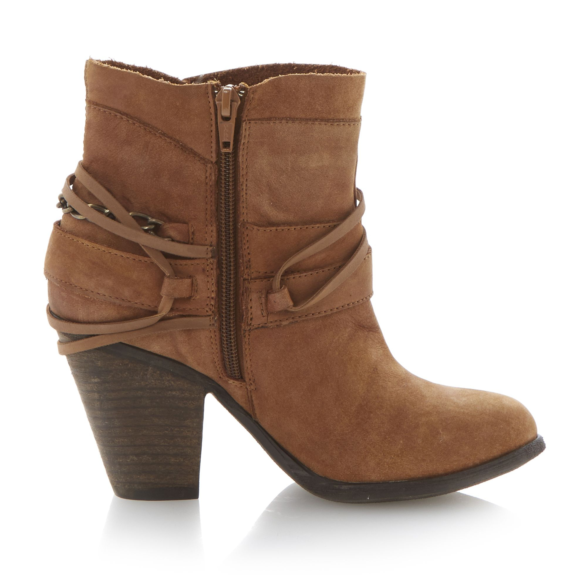 leve block heel boot