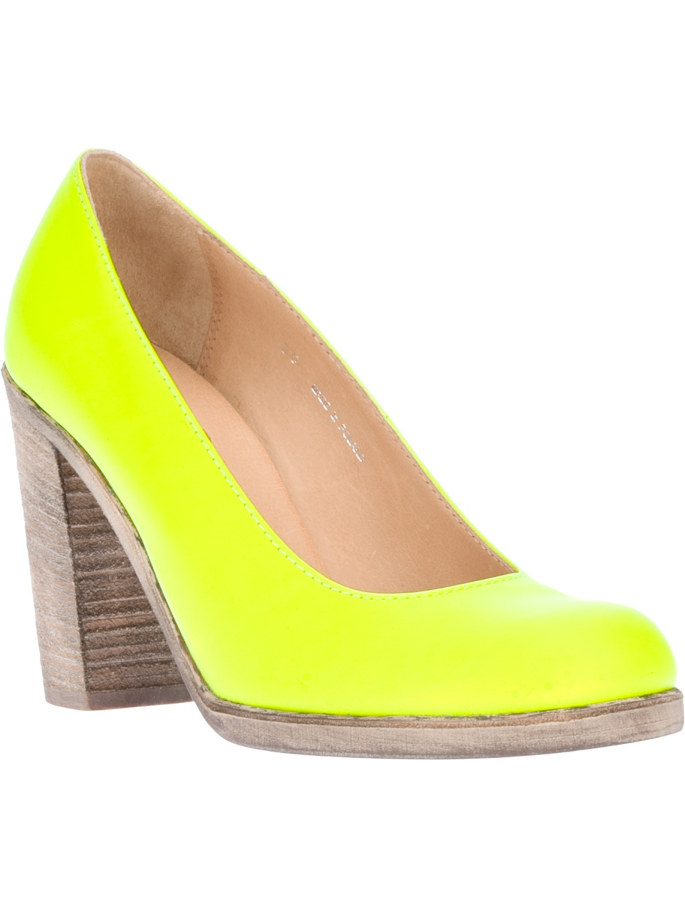 stacked heel pumps round toe