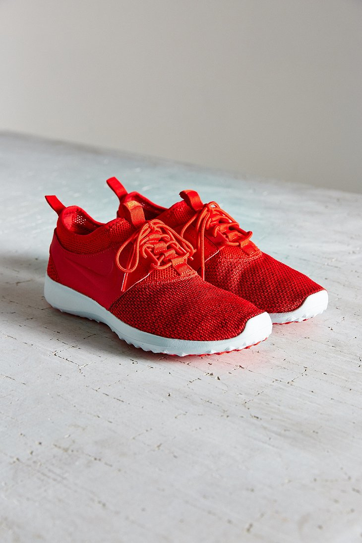 vores bunke vakuum Nike Women's Juvenate Textile Sneaker in Red | Lyst