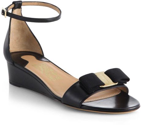 Ferragamo Margot Bow Leather Wedge Sandals in Black (NERO-BLACK)