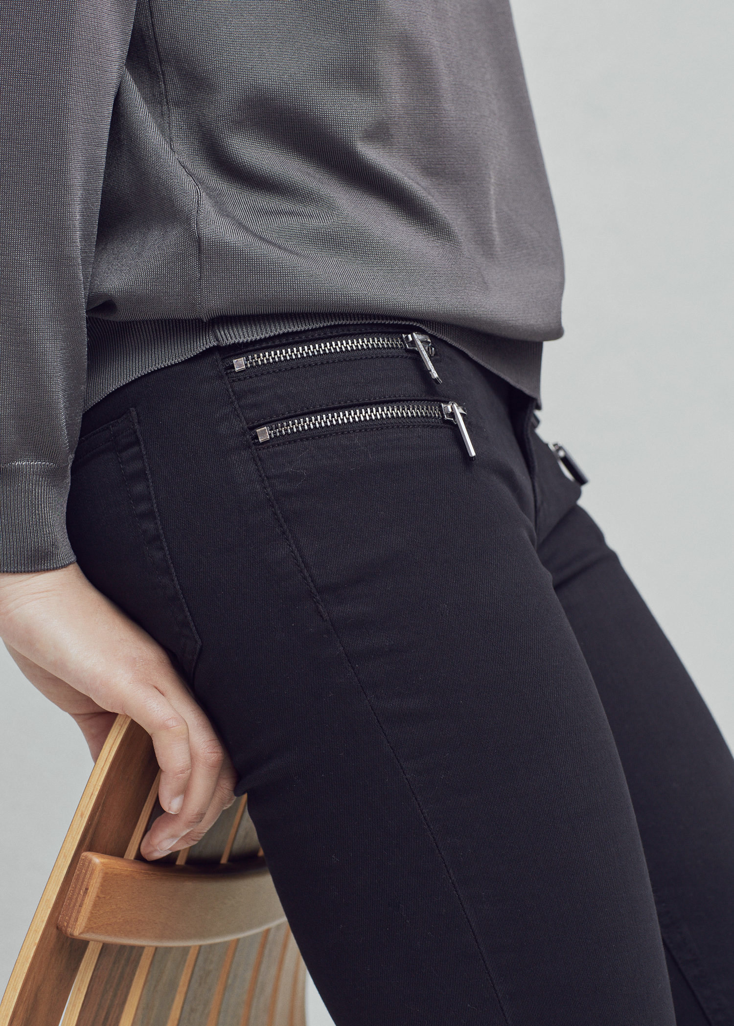 black skinny zipper jeans