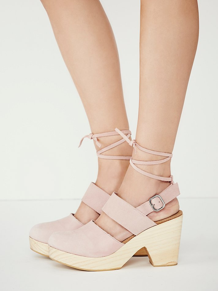 blush clogs