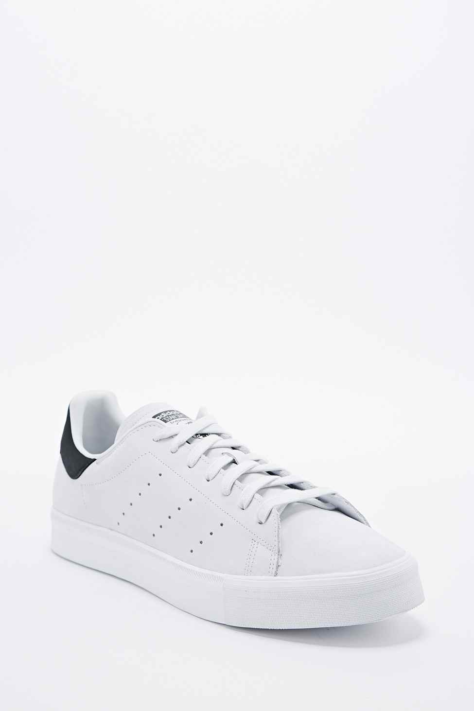 adidas originals stan smith vulc ausbilder in weiß in weiß für männer adidas originals stan smith vulc ausbilder in weiß in weiß für männer