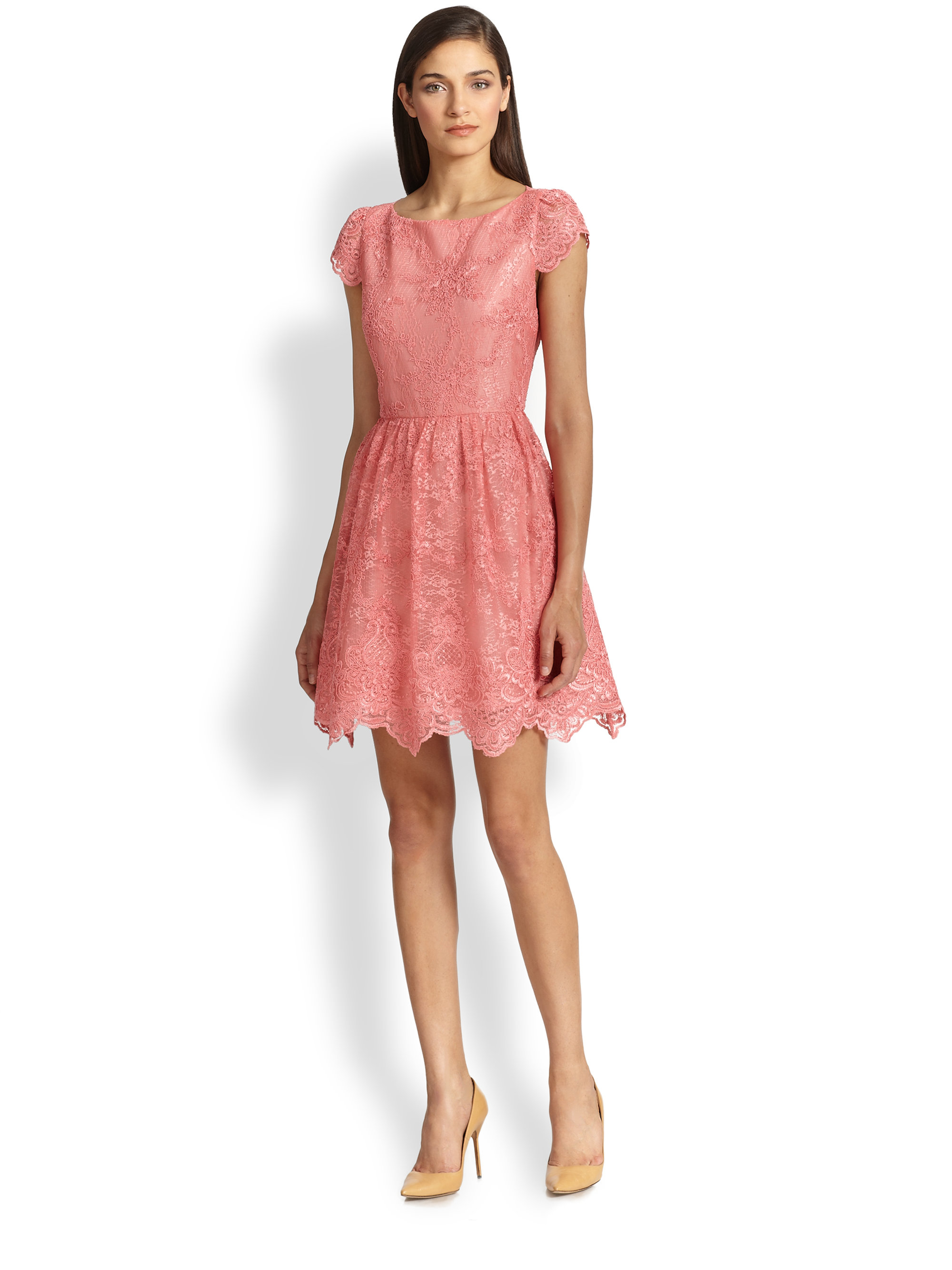 Alice   olivia Zenden Scalloped Lace Dress in Pink - Lyst