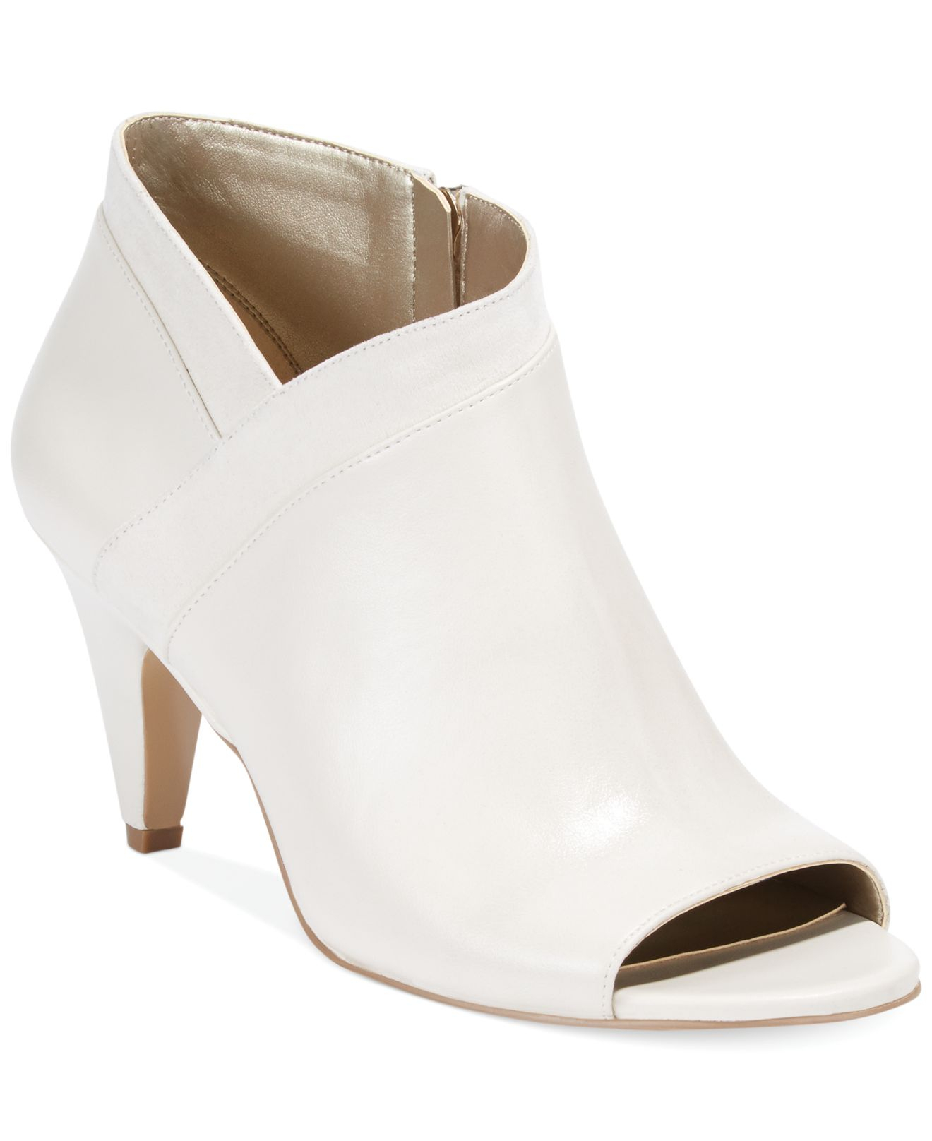 white bandolino shoes