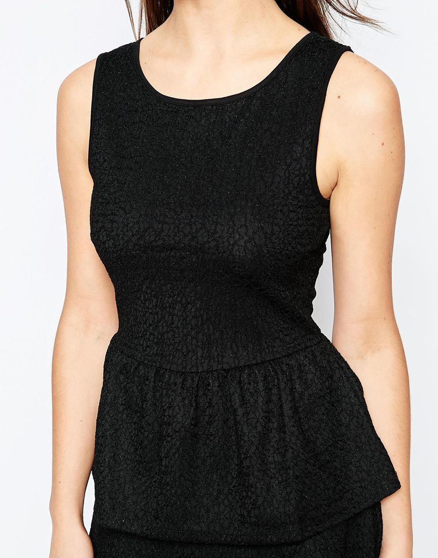 It's free shipping made easy Lulus Exclusive! The Lulus Kimball Black Sleeveless Peplum Top will take you from an average workday to a fun day of play! Soft, stretch knit shapes a V-neckline and sleeveless bodice. Set-in waist tops a slightly high-low peplum hem. Wear this versatile top under a blazer for work, or with denim.