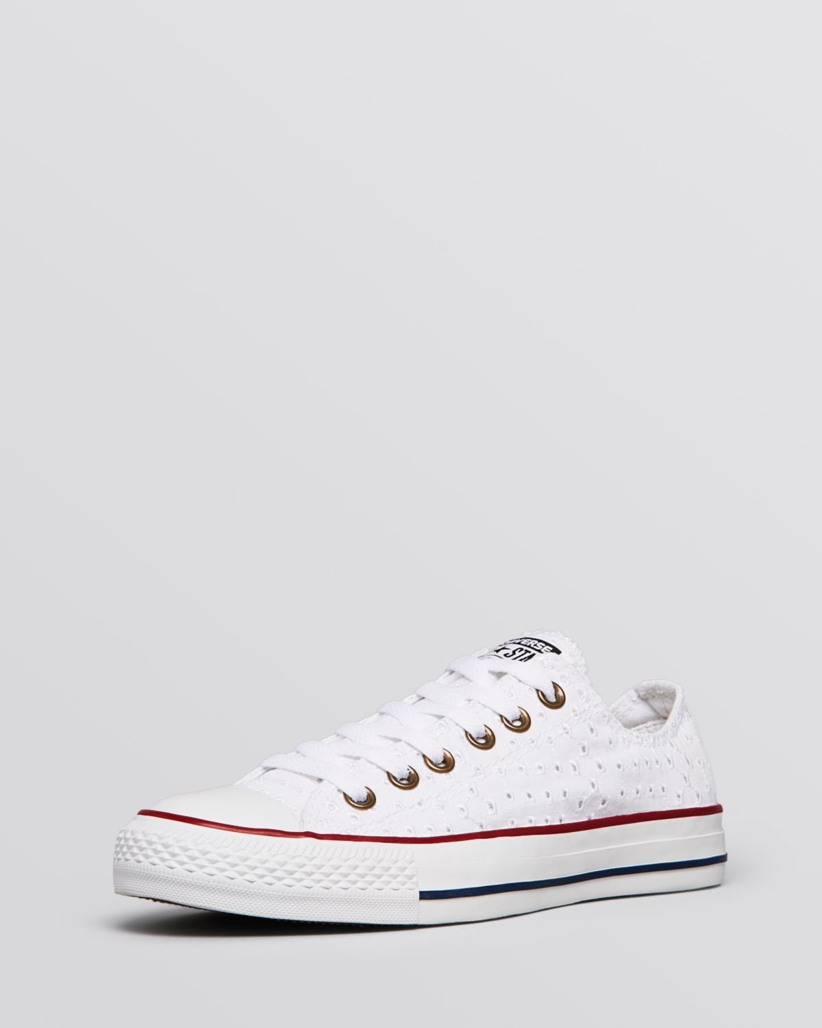 converse low top lace up sneakers