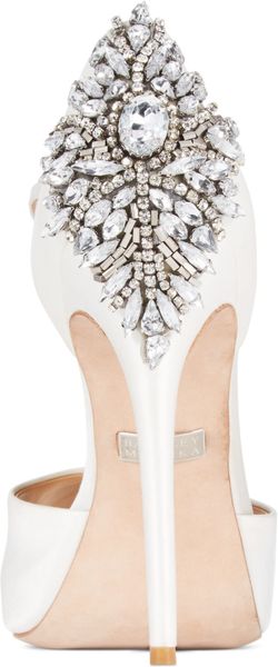 badgley mischka white pumps