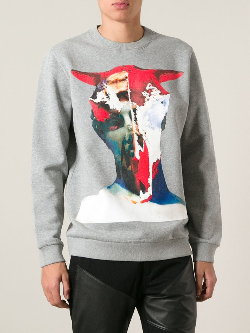 skull print sweatshirt