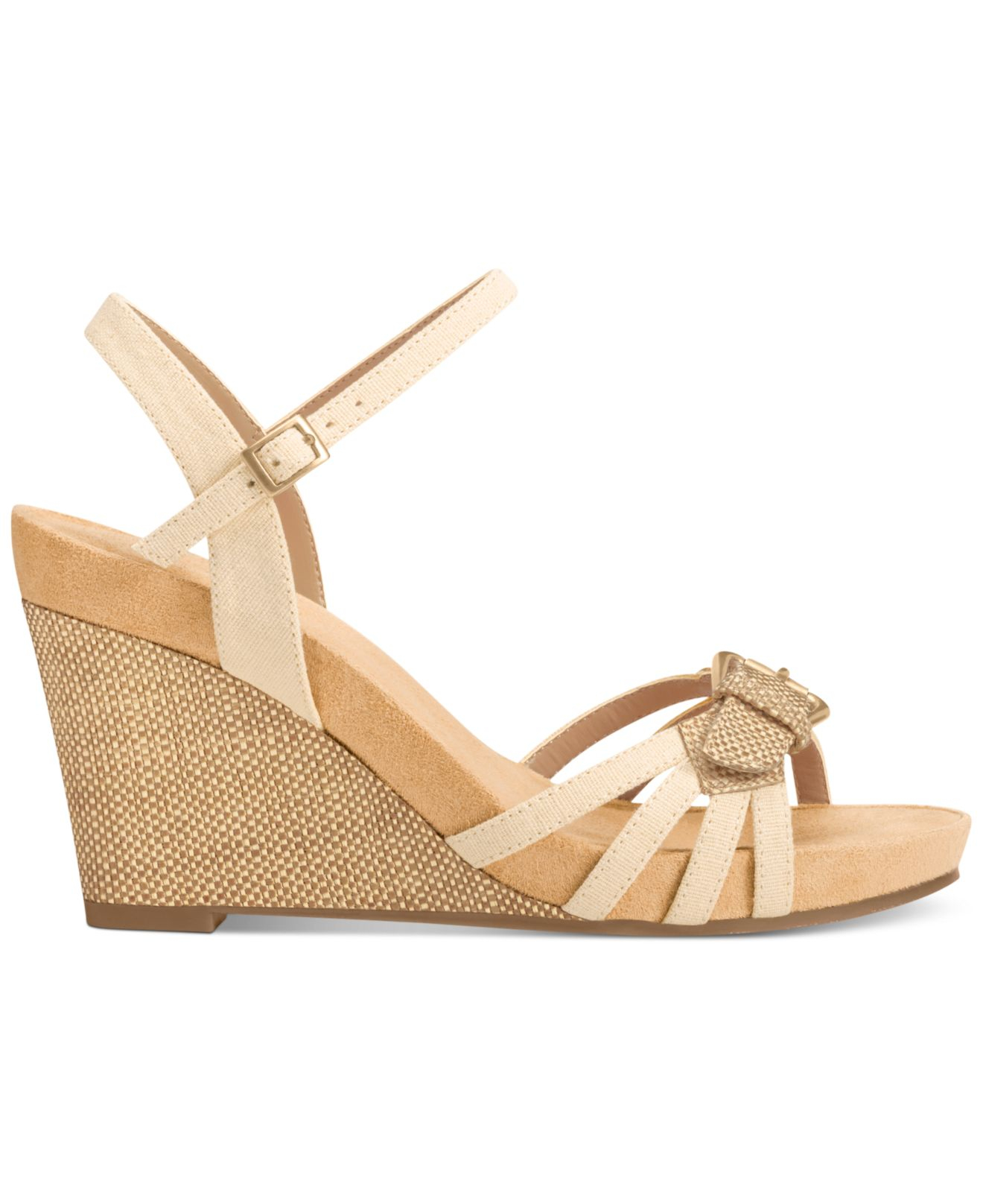 aerosoles plush around wedge