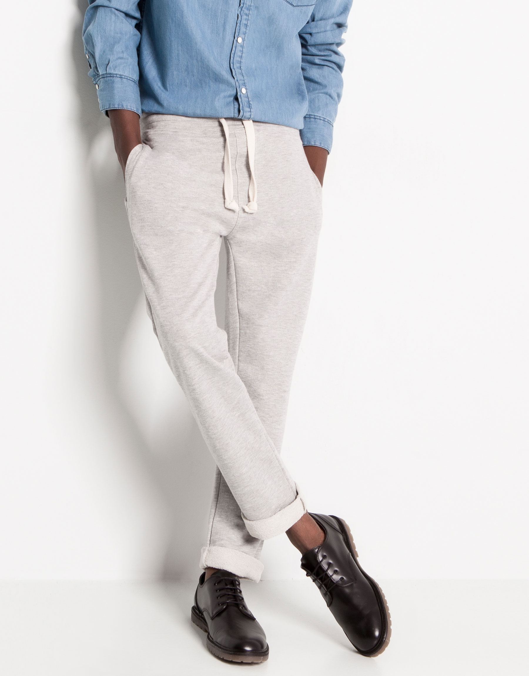 gray jogging pants