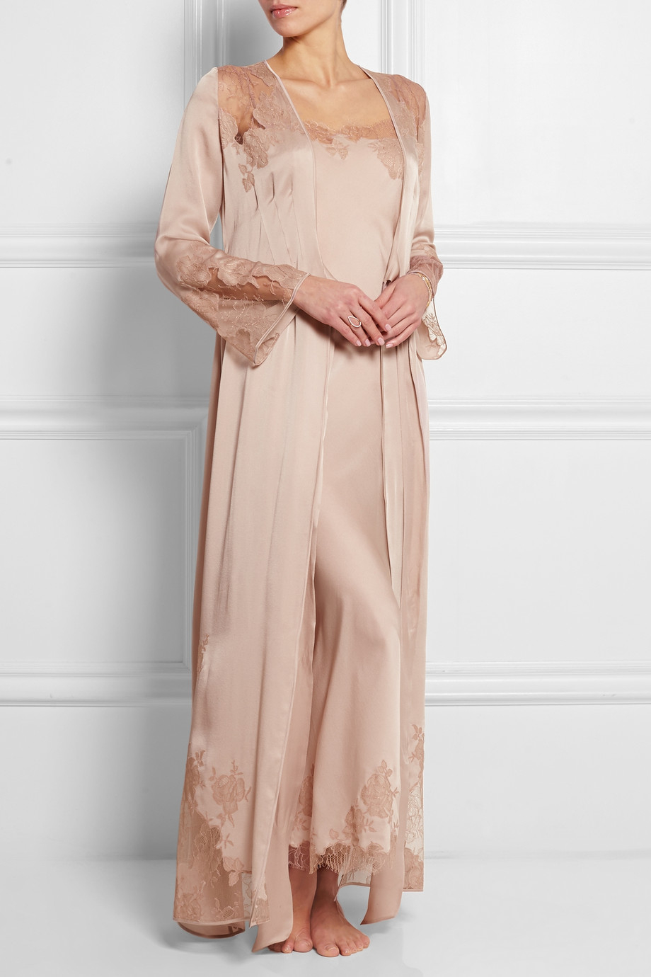 carine gilson chantilly lace trimmed silk satin robe in pink lyst carine gilson chantilly lace trimmed silk satin robe in pink lyst
