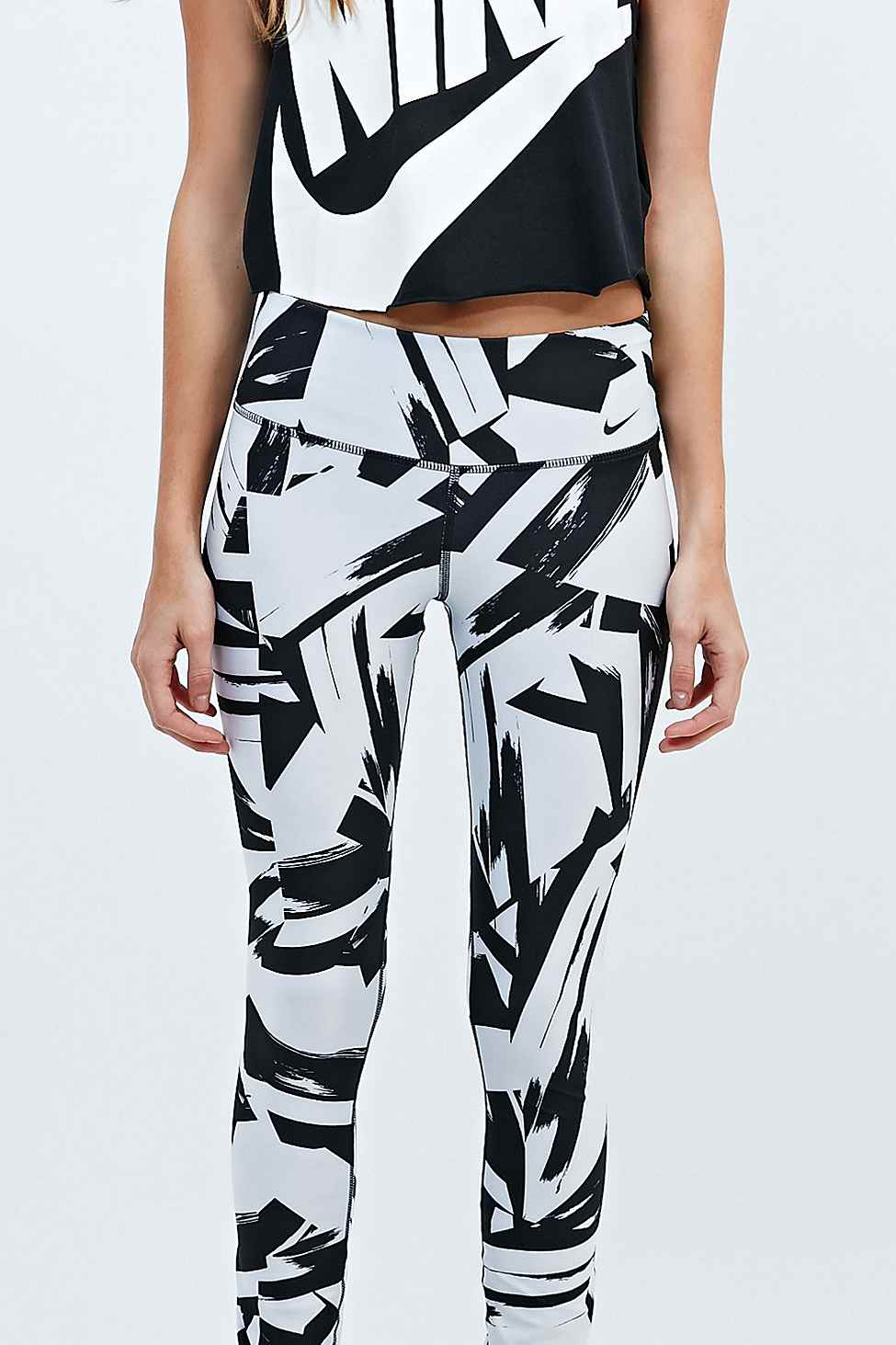 black and white nike leggings