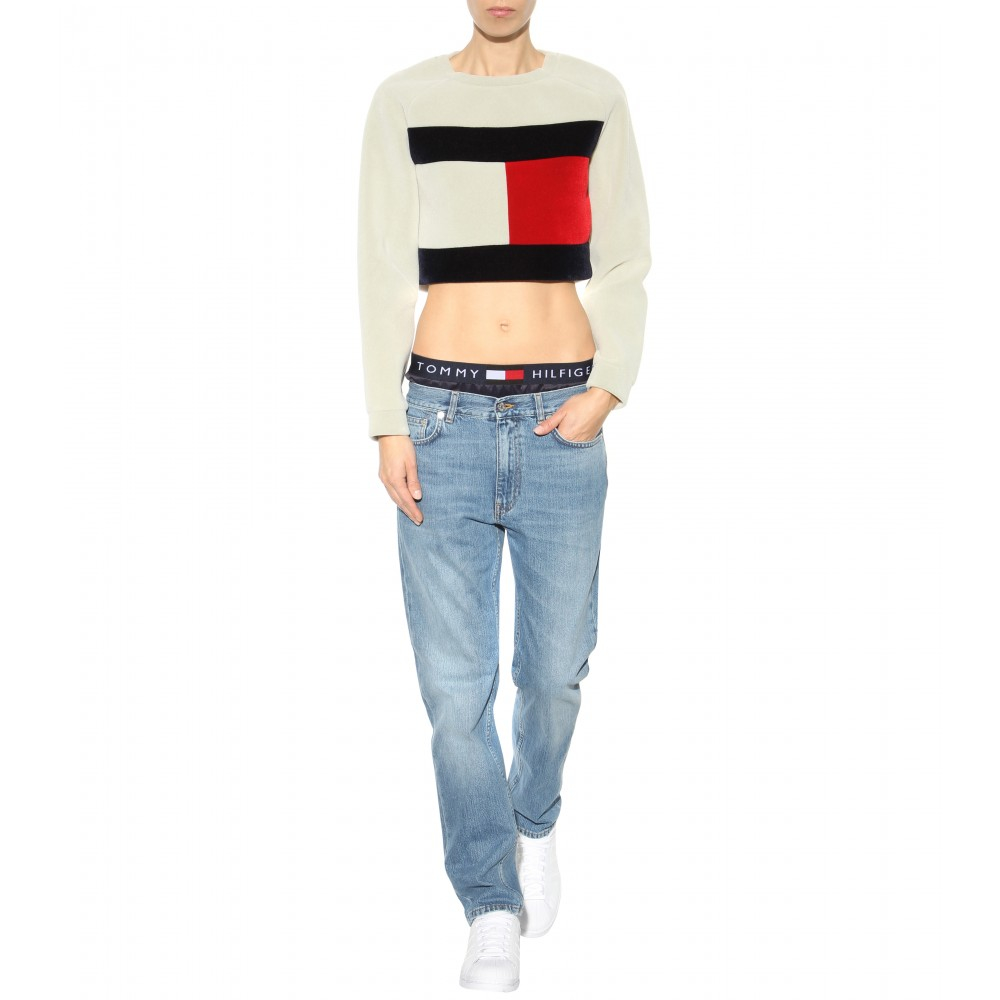 tommy hilfiger flag logo cropped sweatshirt