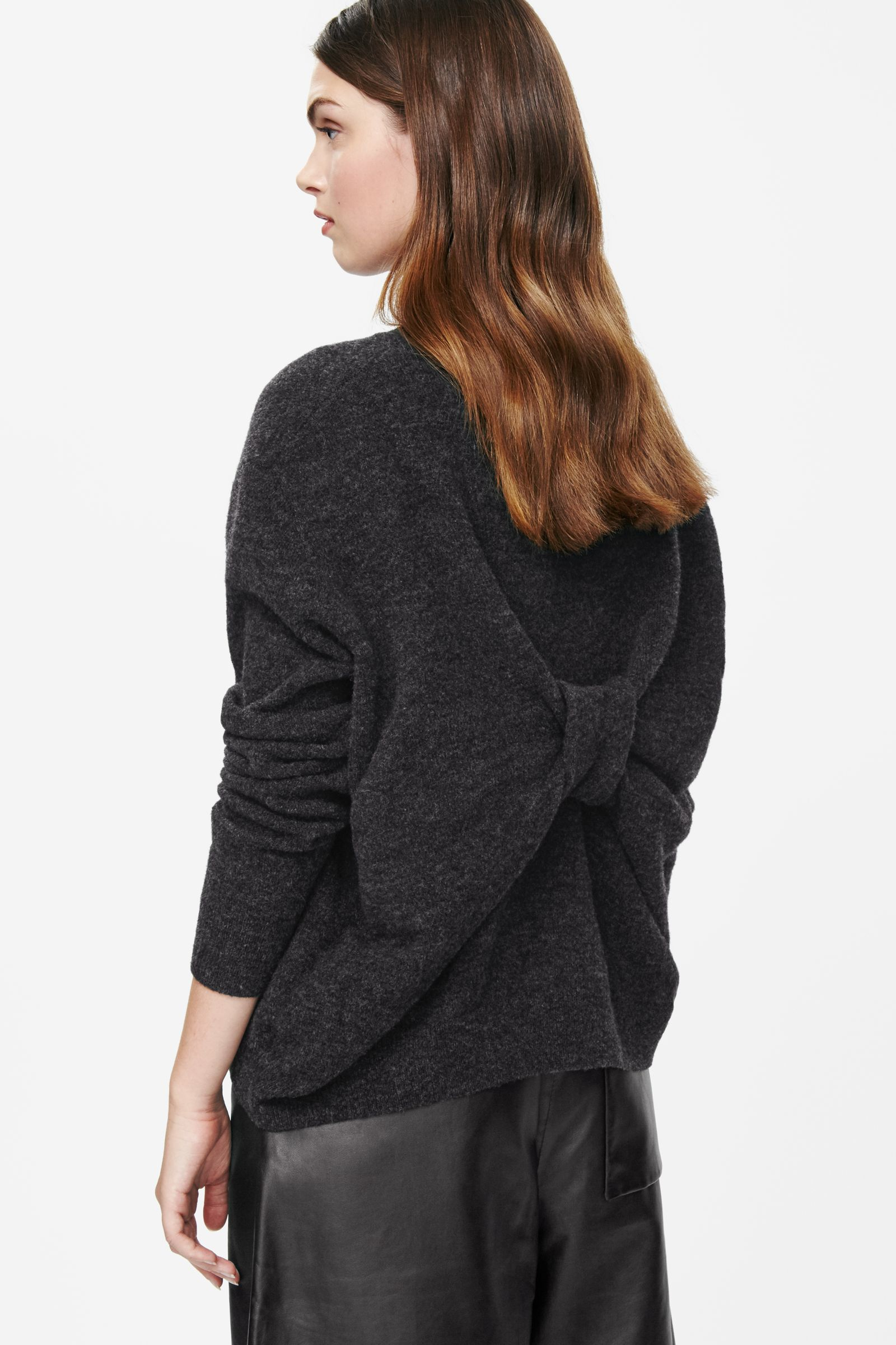 cos twisted shape scuba jumper