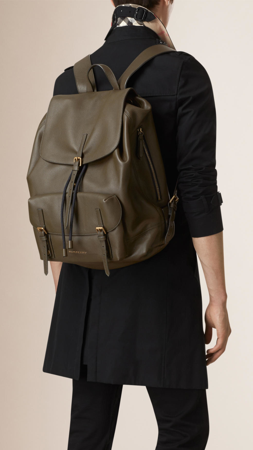 Burberry Grainy Leather Backpack in Green for Men - Lyst