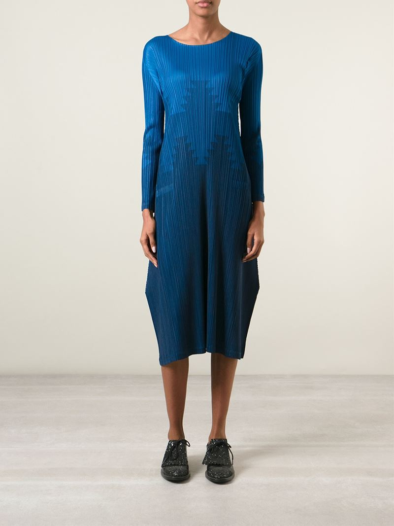 Pleats Please Issey Miyake Geometric Pattern Pleated Dress in Blue - Lyst