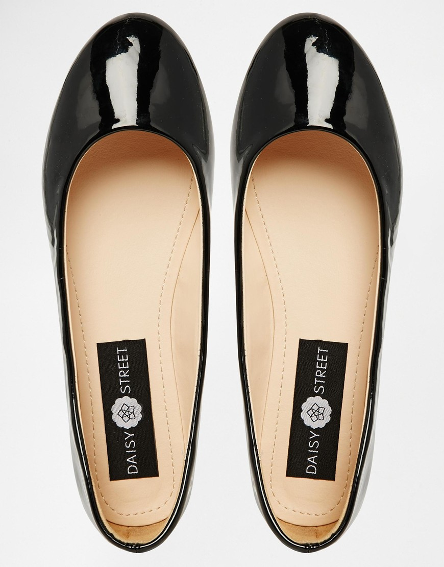 simple black flat shoes