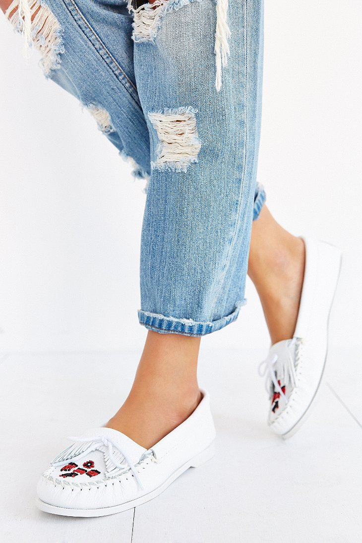 white minnetonka moccasins