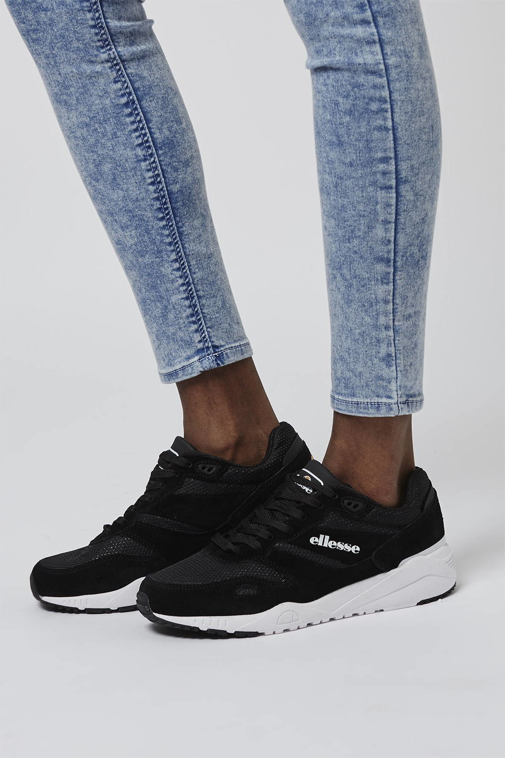ellesse black trainers