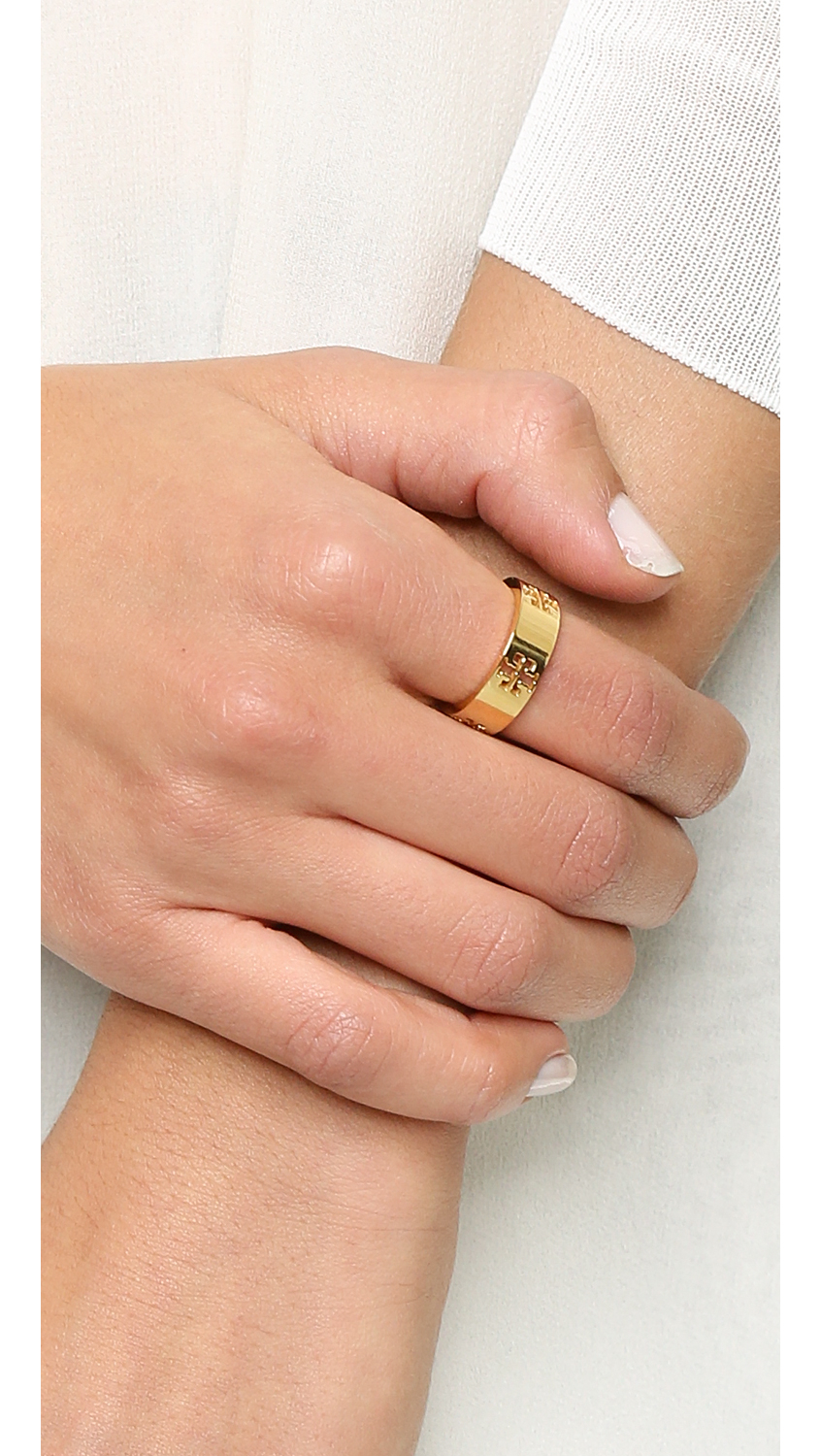 Tory Burch Pierced T Ring - Shiny Gold in Metallic | Lyst