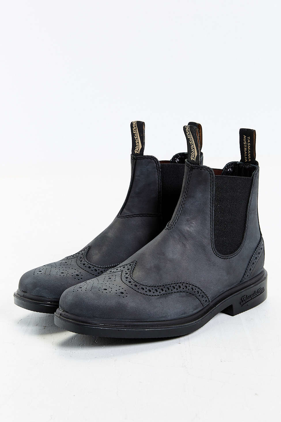 blundstone wingtip boots