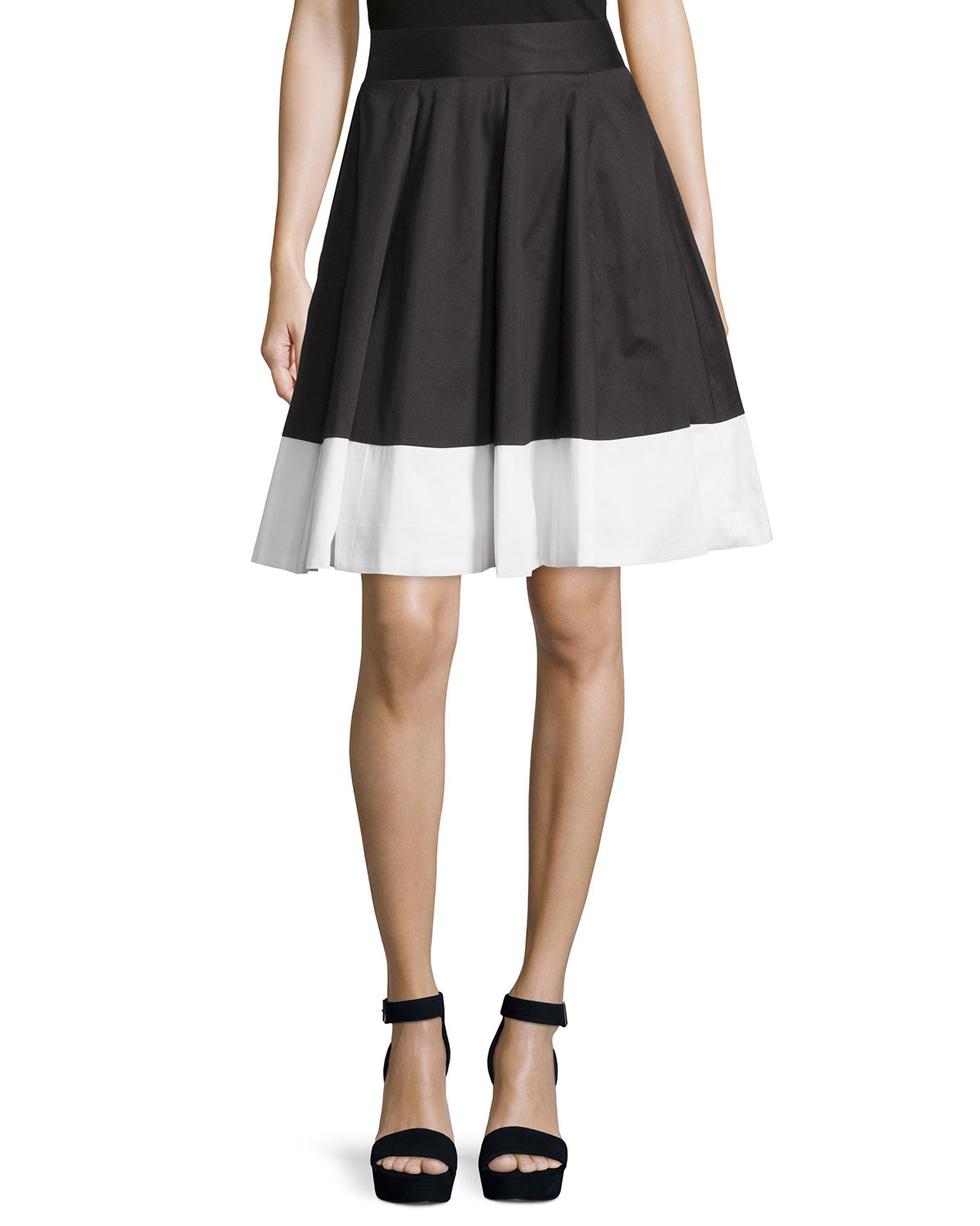 Neiman Marcus online. Our Neiman Marcus online page offers you useful information about this brand, which thus far you perhaps weren’t able to find. You will learn about the Neiman Marcus stores, their opening hours and you will even find here maps to the nearest stores.