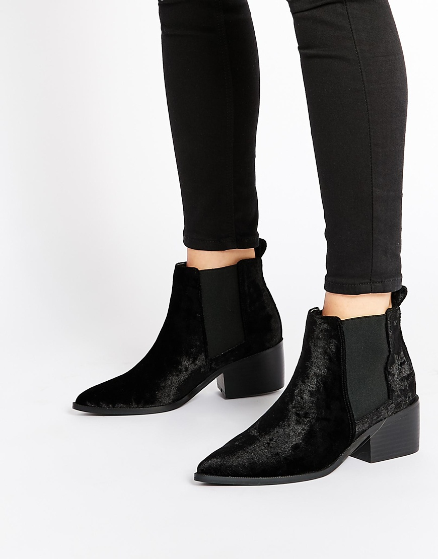 pointed chelsea ankle boots