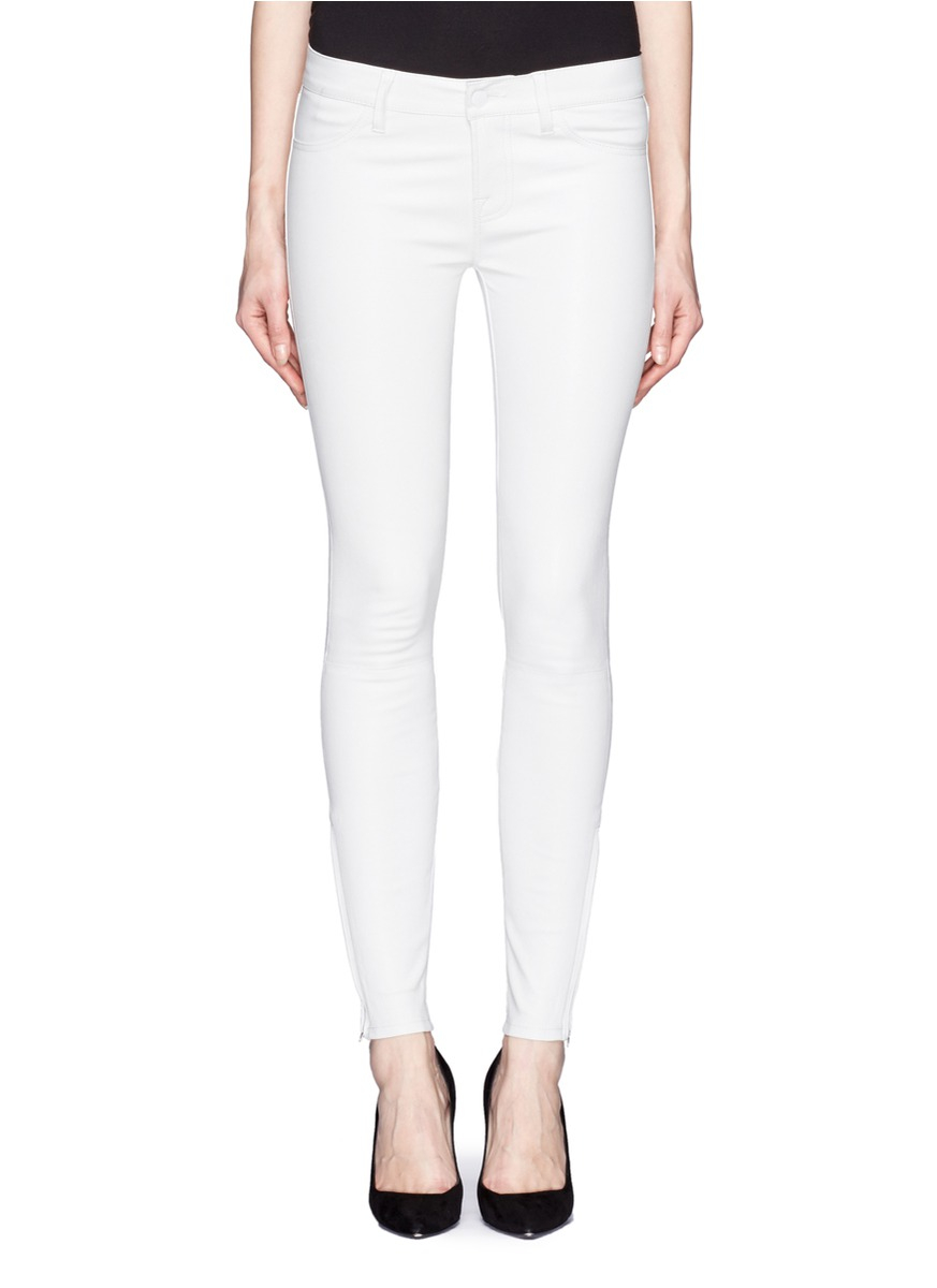 From women's black skinny jeans to women's white skinny jeans and every color in between, you can find it at Kohl's! Skinny jeans from Kohl's take your everyday wardrobe to a whole new level. Find the perfect pair of jeans at Kohl's, and make a fashion statement!