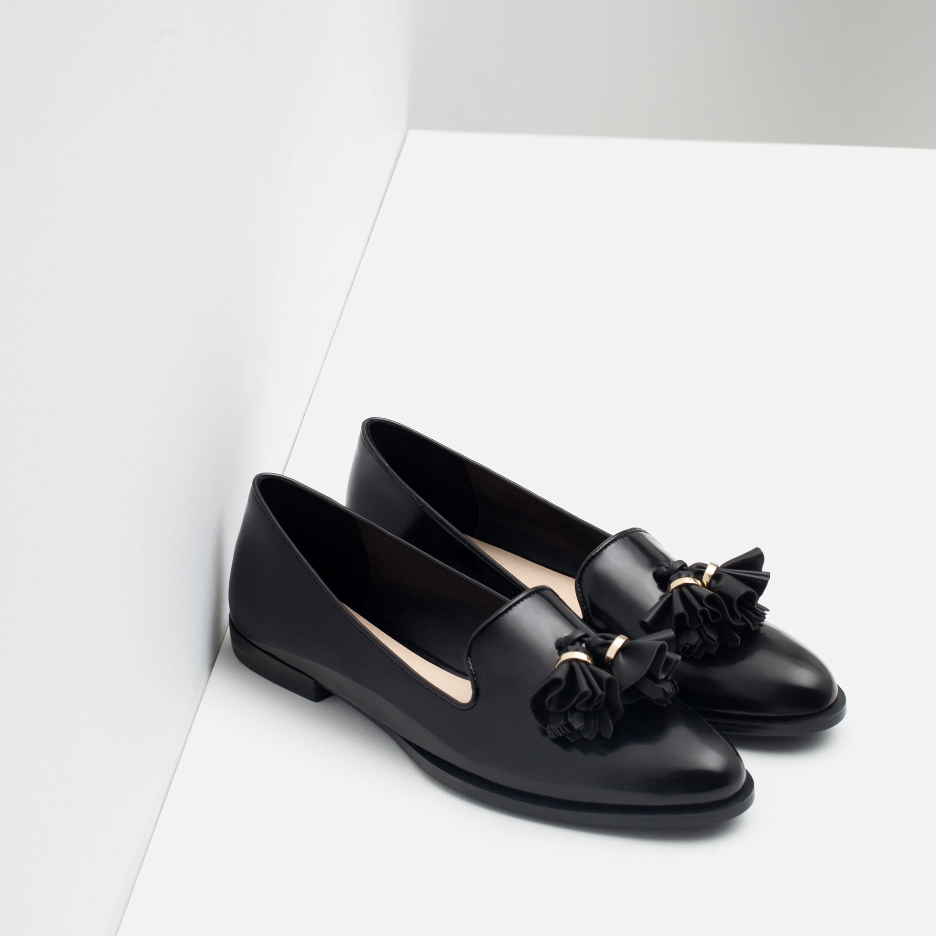 Zara Flat Shoes With Tassels in Black | Lyst