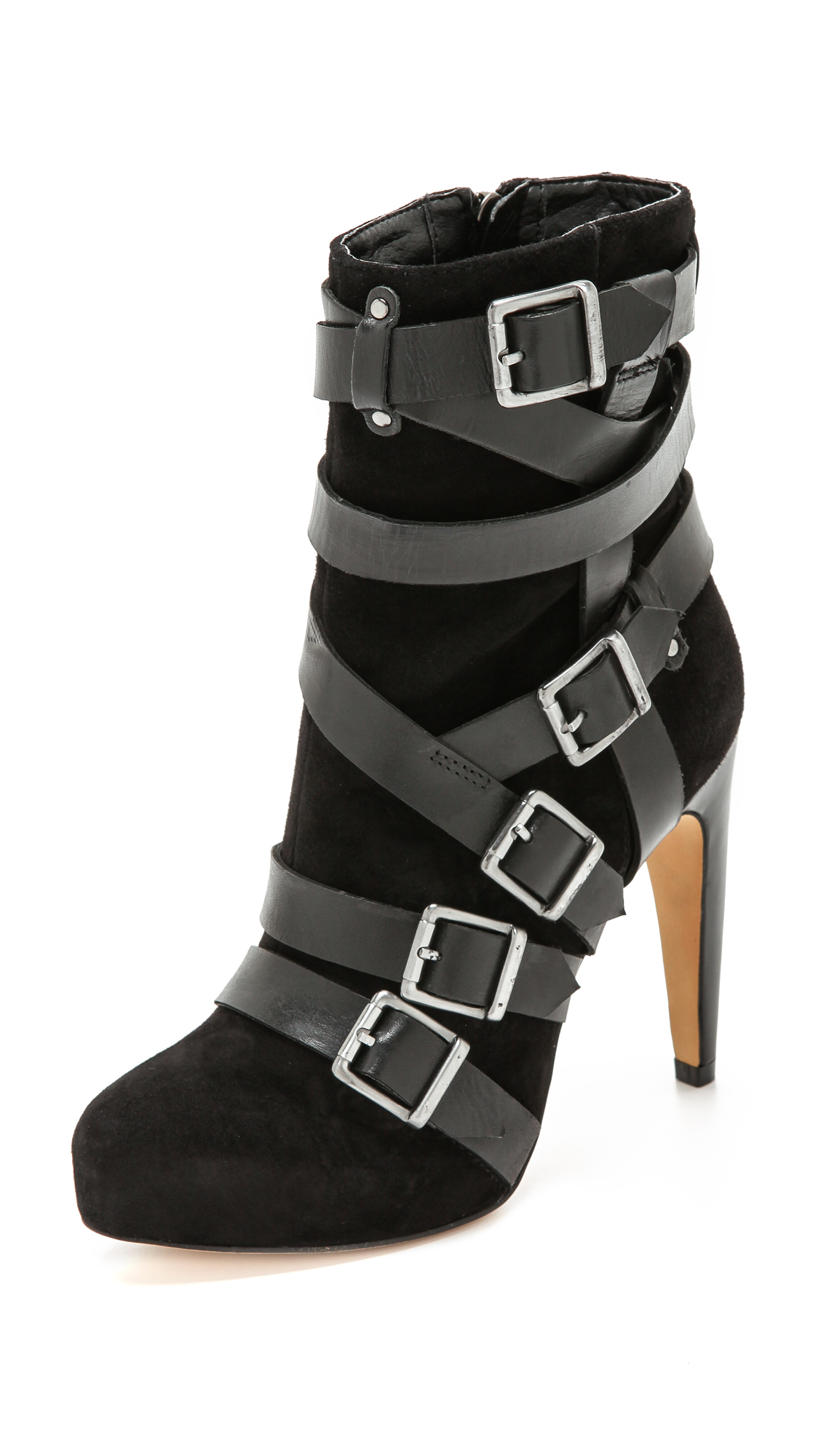 outfit with red sandals