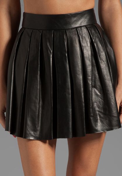 Alice + Olivia Alice Olivia Box Pleat Leather Skirt in Black in Black ...