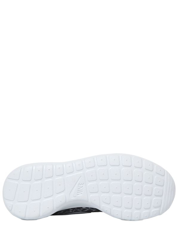 Nike Roshe Run Leopard Print Running Sneakers in Gray | Lyst