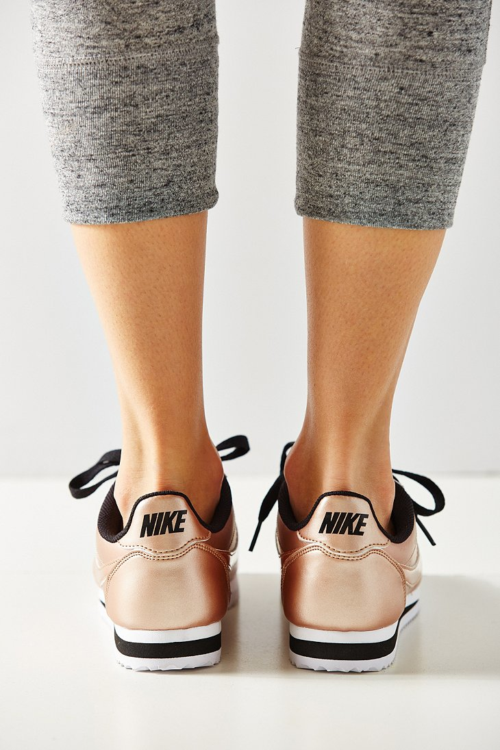 nike classic cortez women's shoe