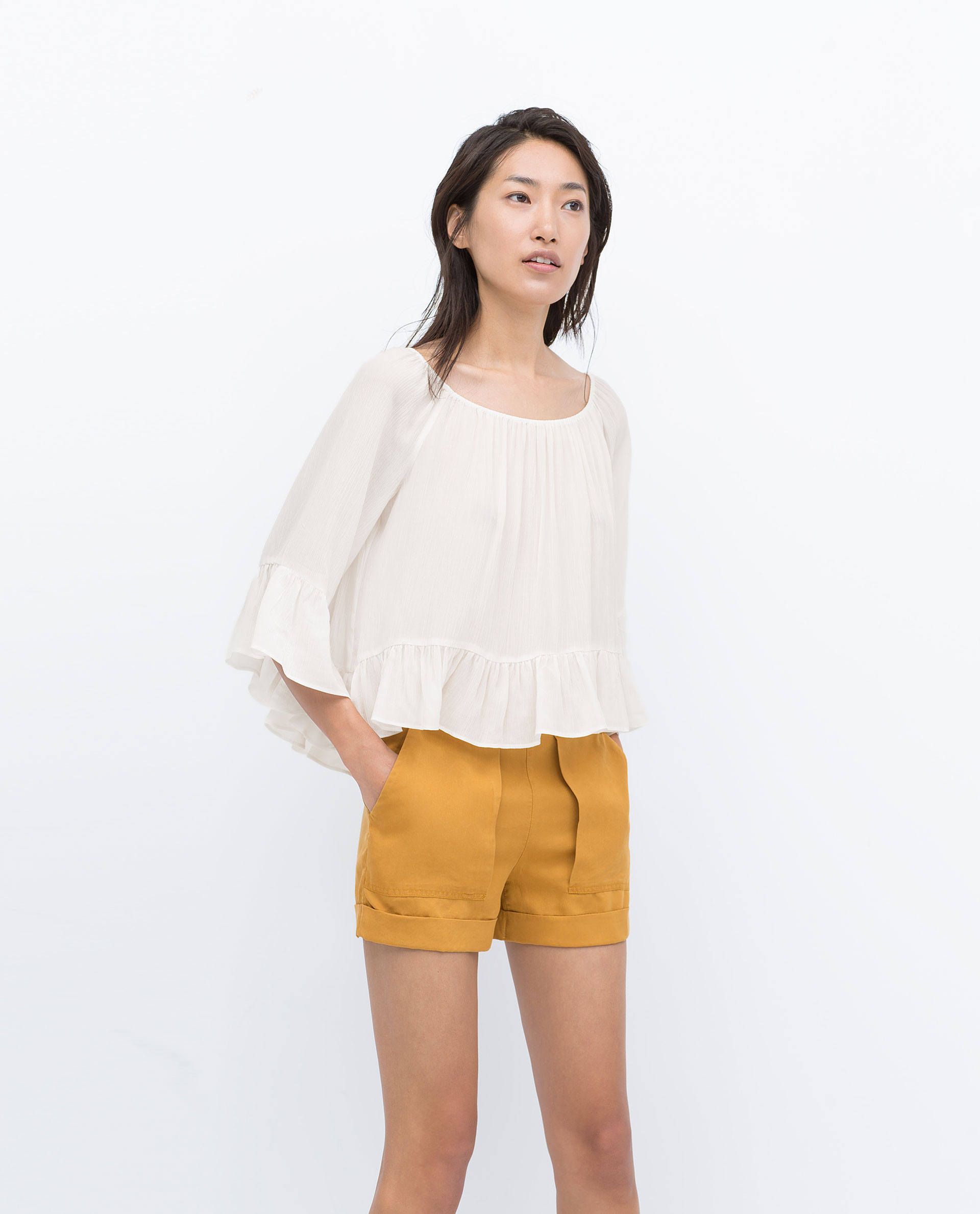 Zara girls shorts Thanks to the low rates at Vestiaire Collective, you will finally be able to offer yourself this model of Shorts from ZARA without spending your whole budget. Choosing from numerous fabrics and brands, pick one article according to your preferences and get yourself the style of Shorts perfect for you.