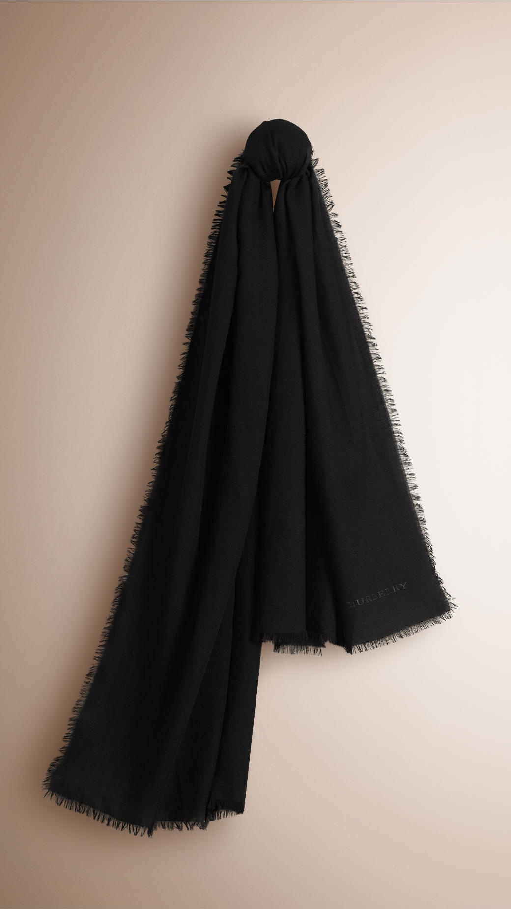 Burberry Lightweight Cashmere Scarf in Black | Lyst