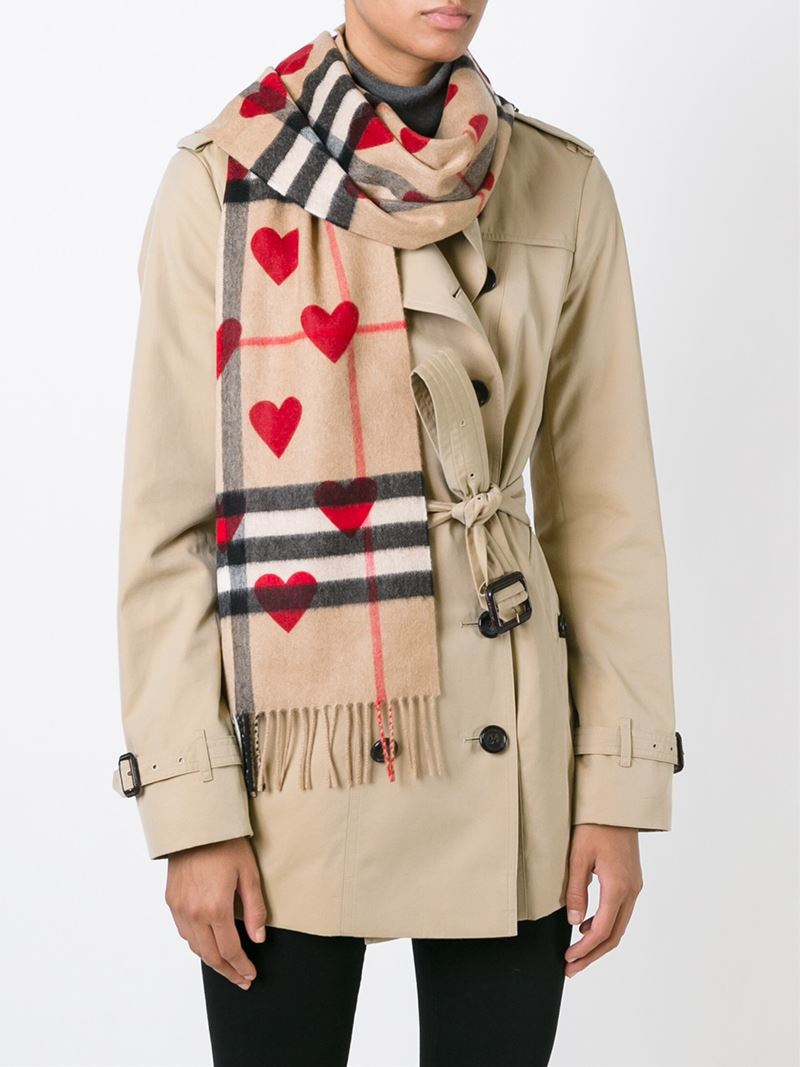 Burberry Cashmere Heart Print Scarf in Natural | Lyst