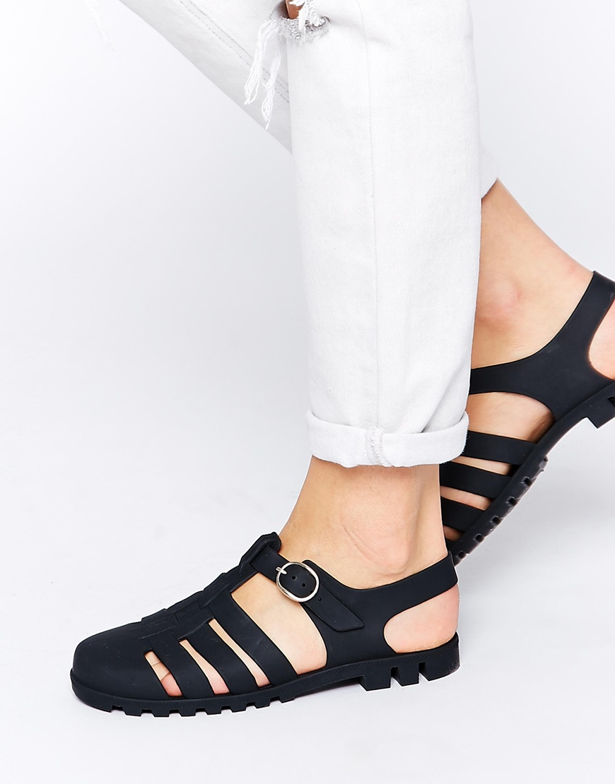 asos design gladiator sandals in black leather with chunky sole