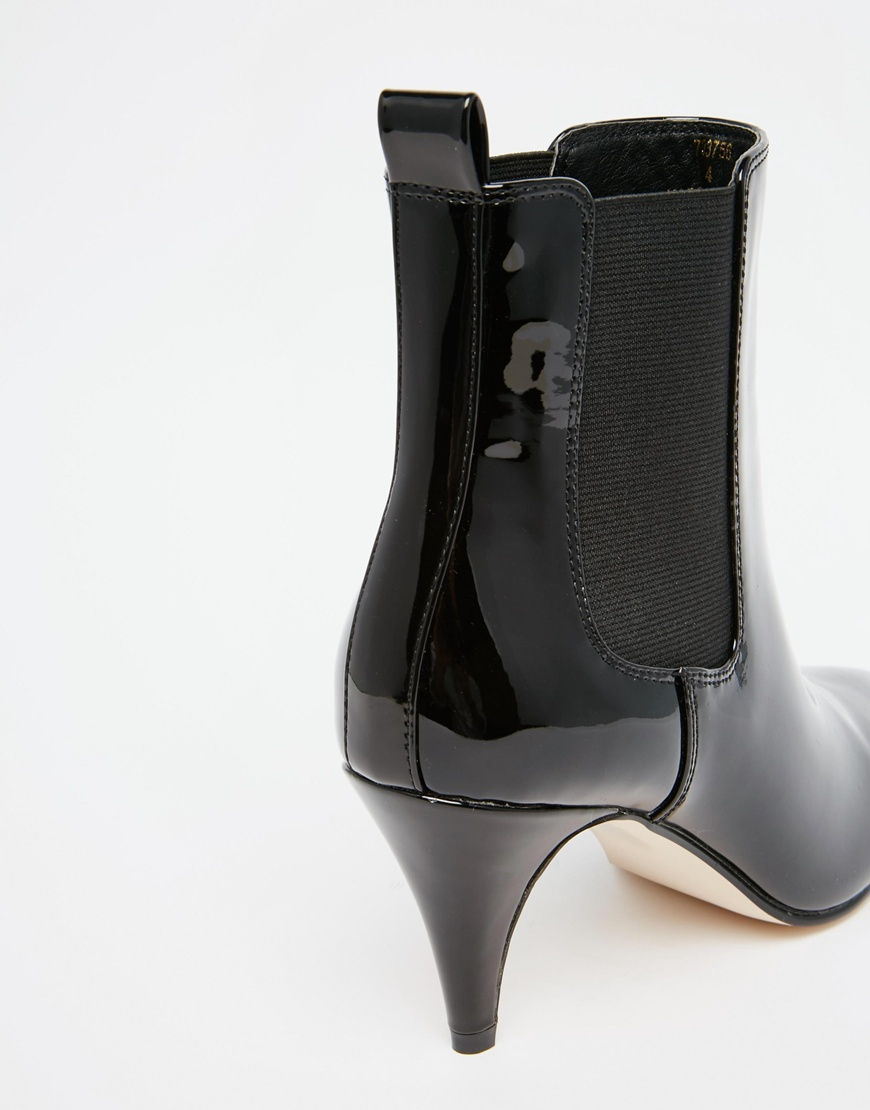 pointed heeled chelsea boots