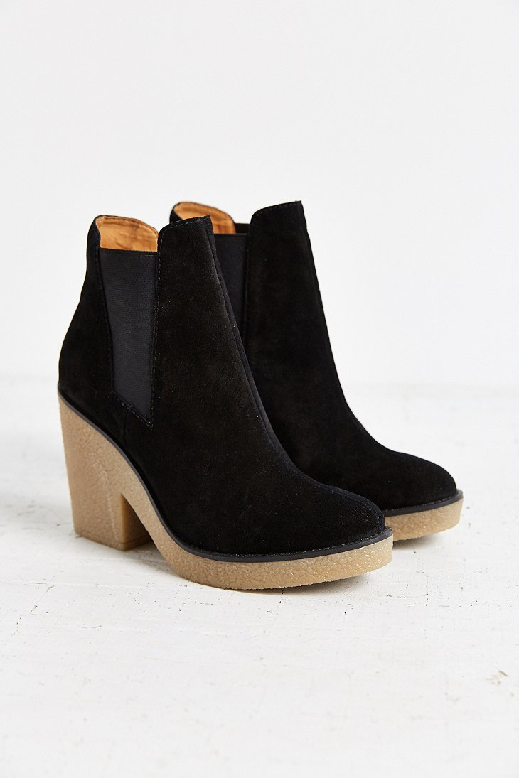 urban outfitters black leather boots