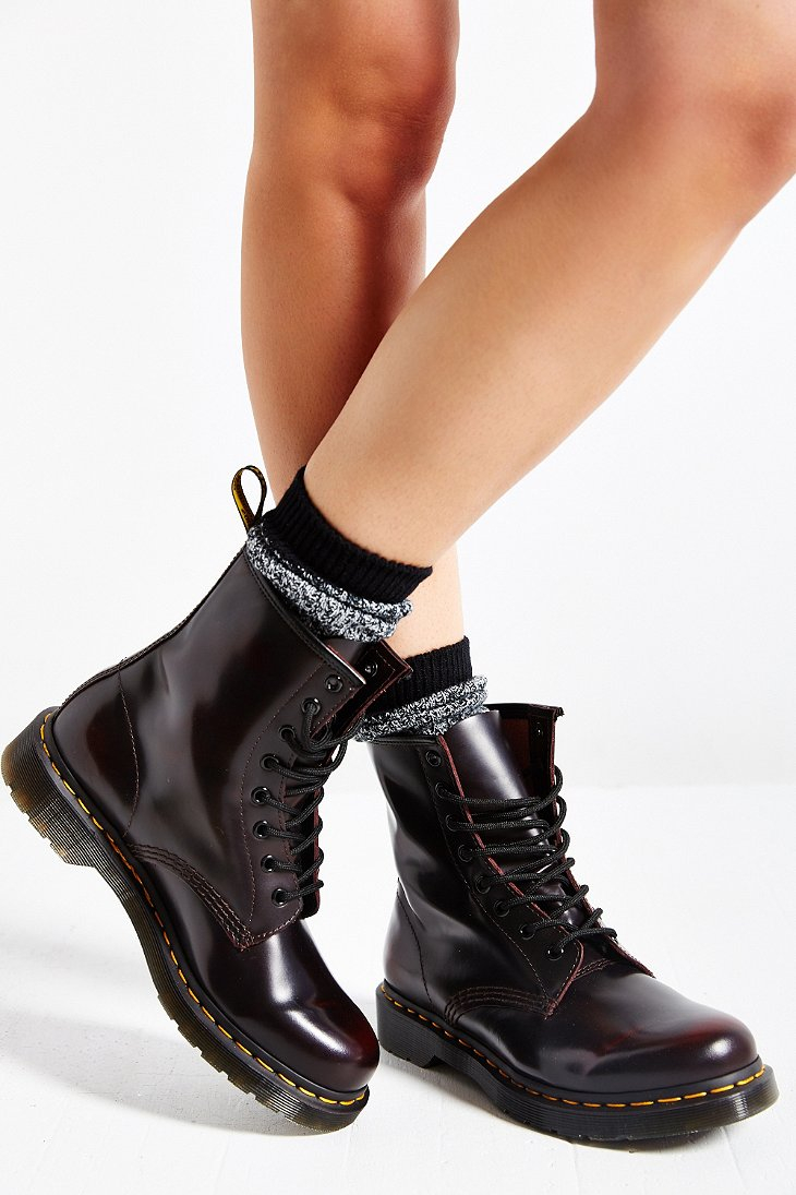 dr martens 8 eyelet boots