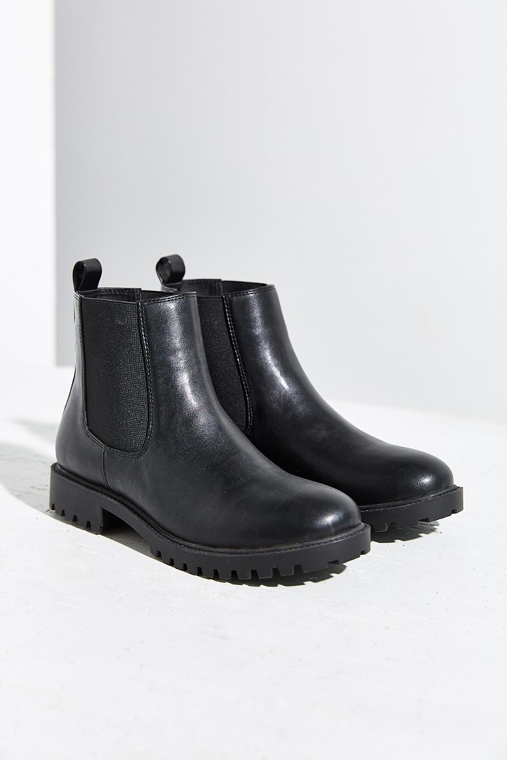 Urban Outfitters Leather Simple Chelsea Boot in Black - Lyst