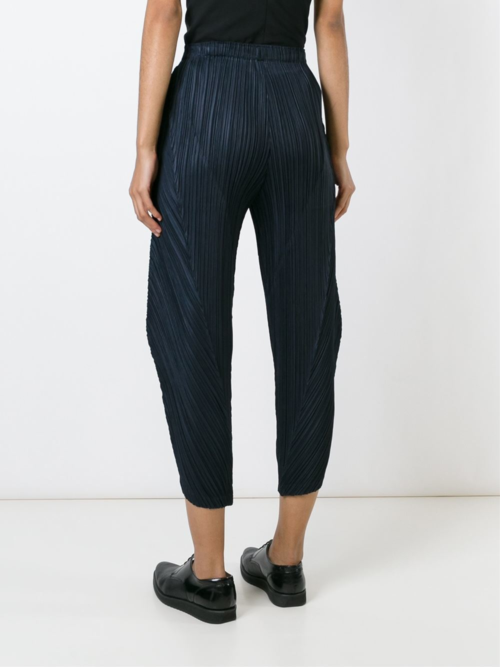 Pleats Please Issey Miyake Cropped Pleated Trousers in Blue - Lyst