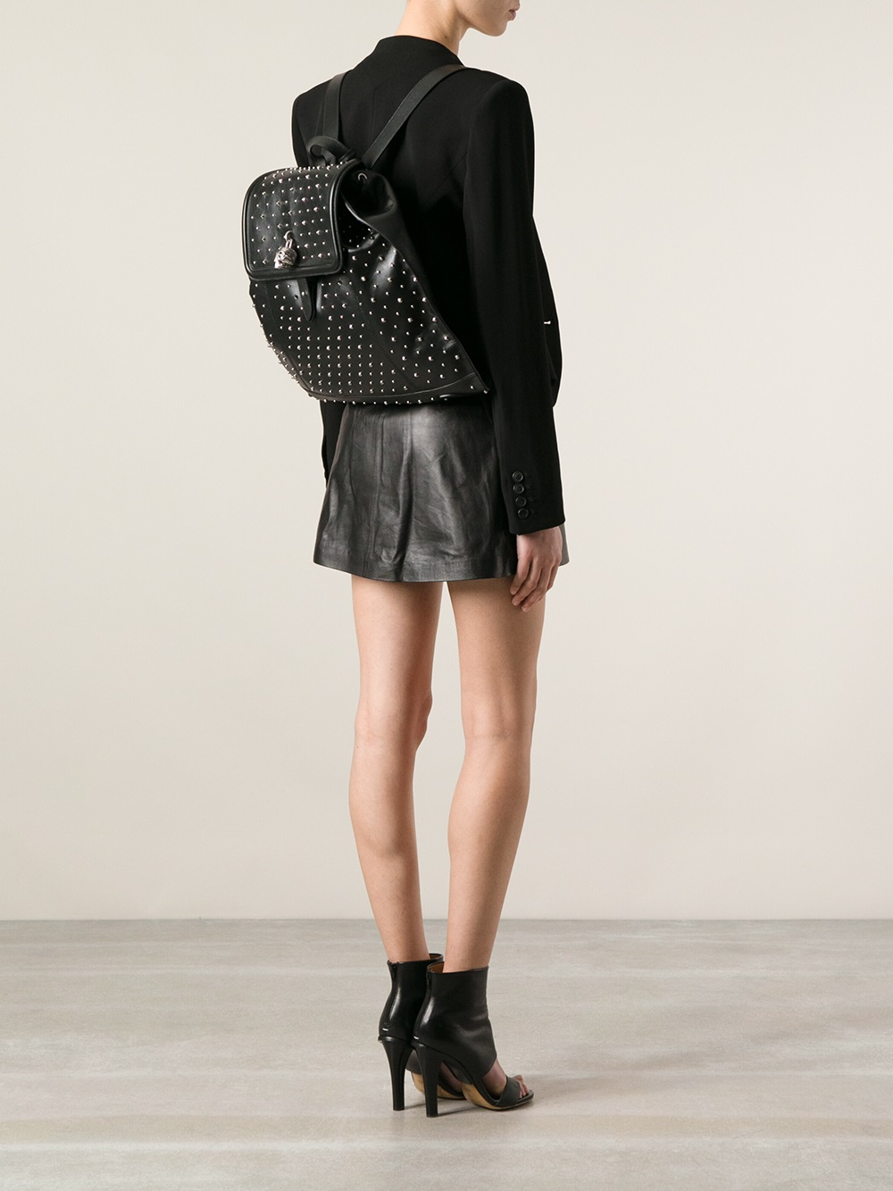 ALEXANDER MCQUEEN Skull backpack リュック ALEXANDER MCQUEEN Skull Backpack Beige/Black