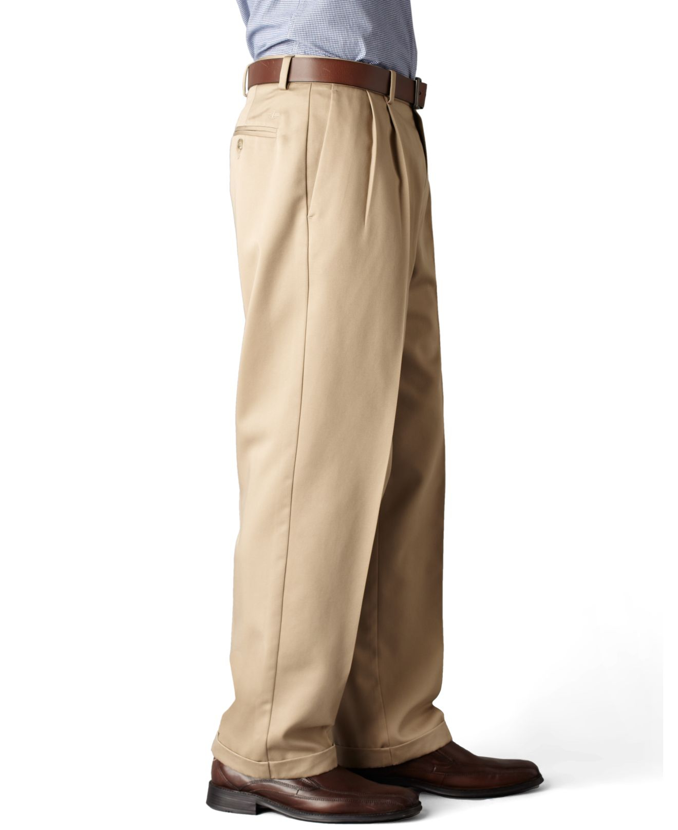Dockers D4 Relaxed Fit Never Iron Essential Khaki Pleated Pants  Discontinued in Natural for Men | Lyst